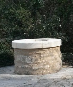 margelles de puits, Fontaine en pierre marbrerie atelier moryce création surgeres